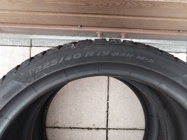 225 40 19 pirelli 225/40 R 19 tli gumi 2 db