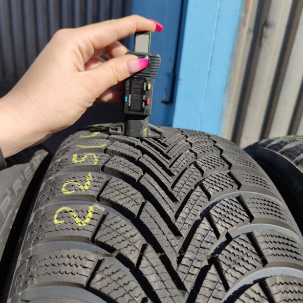 225/40 R18 Maxxis téli gumi 99500ft a 4db /28/