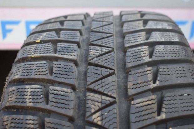 225/40 R19 Falken HS449 Eurowinter tli DOT:1214 8mm 4db