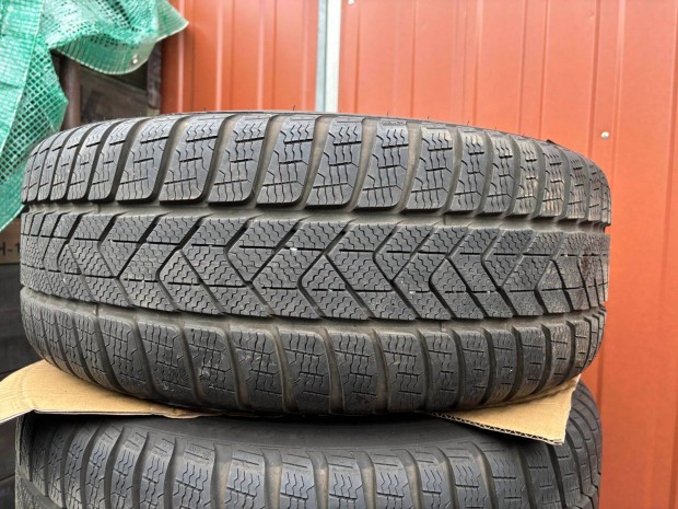 225/40 r18 Pirelli Sottozeo 2023 7mm tligumi 4db 225/40r18 garnitra