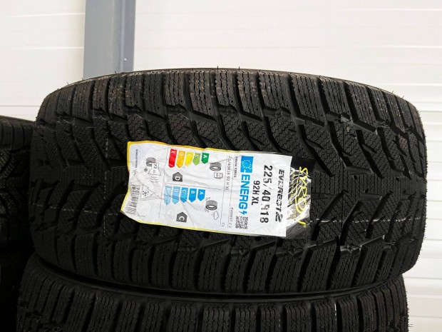 225/40 r18 Syron 2022 tligumi 4db j elad 225/40r18 garnitra