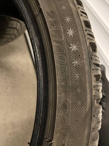 225/40 r18 teli gumi ujszeru 2db