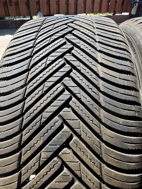 225/40r18 Négyévszakos 225/40 18 újszerű