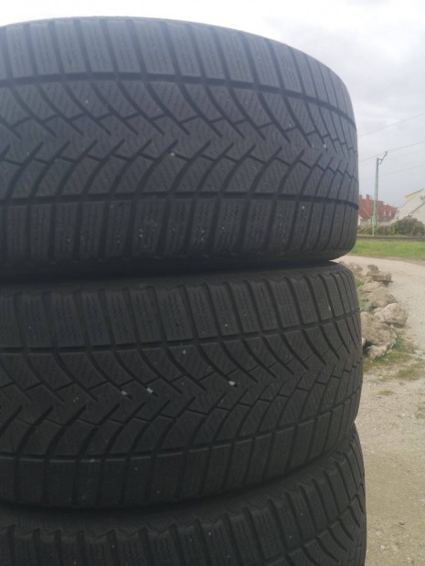 225/45R17 Semperit tligumik eladk