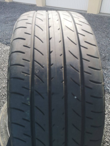 225/45R17 Yokohama nyrigumik eladk