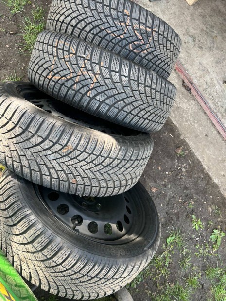 225/45R17 komplett tli garnitra!