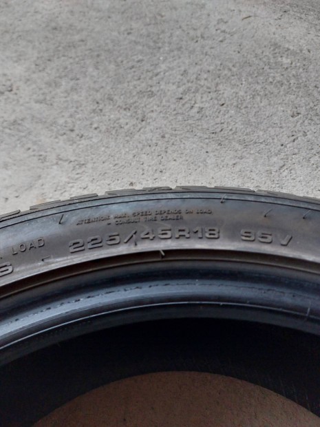 225/45R18 1db. Goodyear t�li gumi