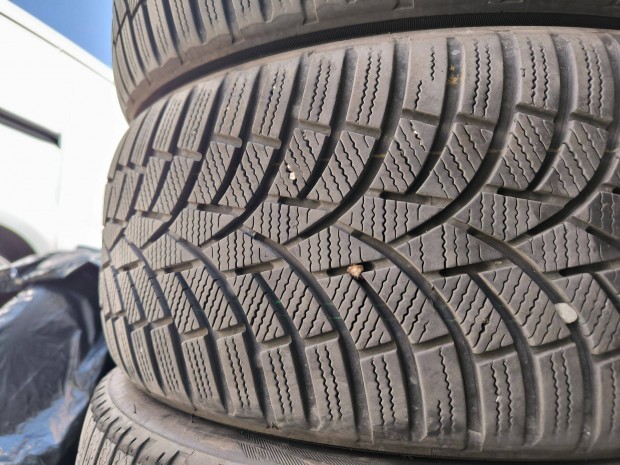 225/45R18 2-2db tligumi
