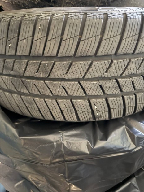 225/45R18 Barum t�li
