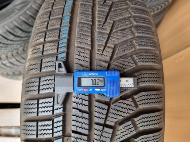 225/45R18 Hankook téli 2db újszerű állapotban olcsón eladó!