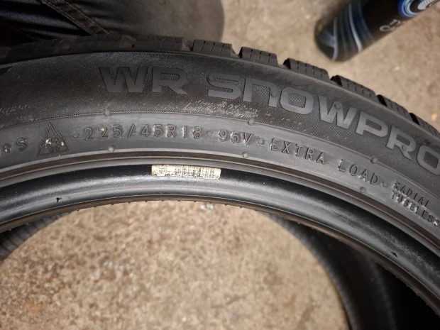 225/45R18 Téli gumigarnitúra eladó