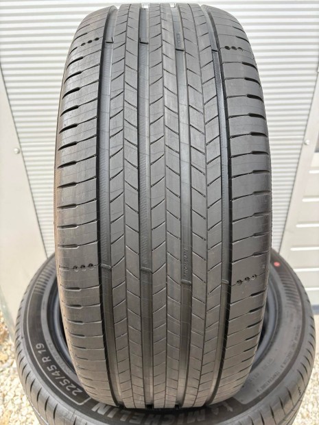225/45R19 225/45 R19 j Michelin nyri gumi R/db Dot4924