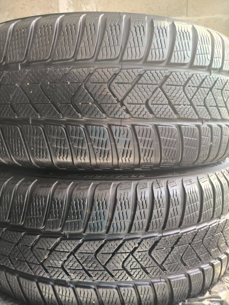225/45R19 2db újszerű Pirelli téligumi 225/45 R19