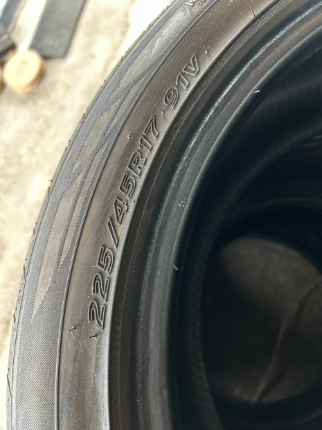 225/45-17 nyri Hankook