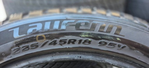 225/45/18 Laufenn tligumi szett