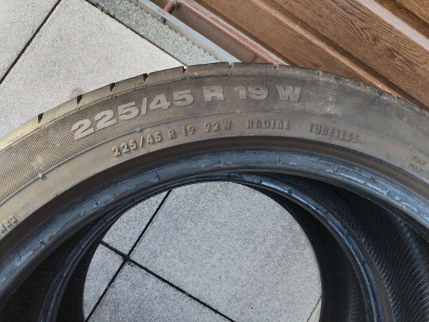 225 45 19 continental RSC 225/45 R 19 nyári gumi 2 db