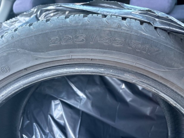 225/45 R17 4 vszakos gumi /all weather Sava