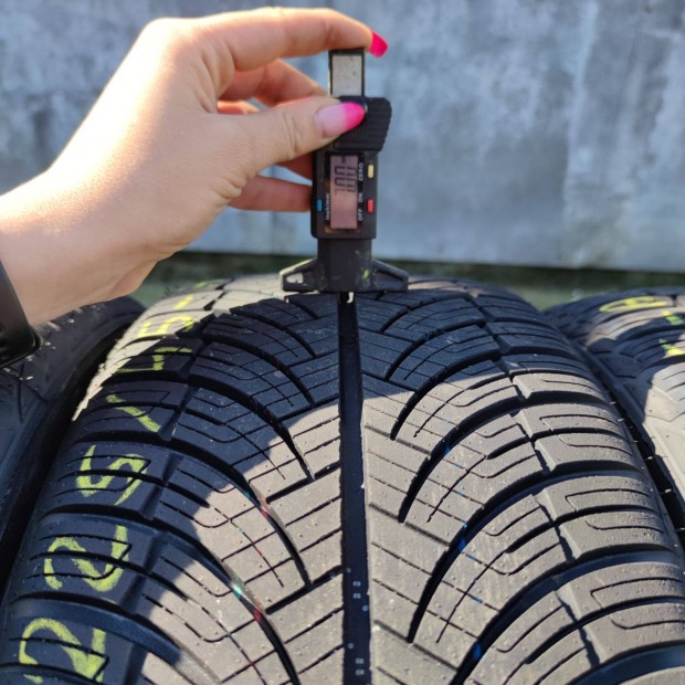 225/45 R17 Arivo négyévszakos gumi 99500ft a 4db /8/