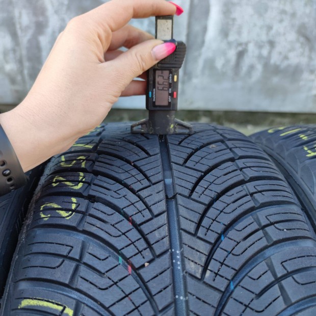 225/45 R17 Arivo négyévszakos gumi 99500ft a 4db /9/