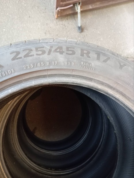 225/45 R17 Continental Prémium Contact 4db