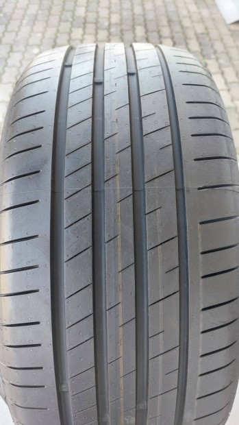225/45 R17 Nexen