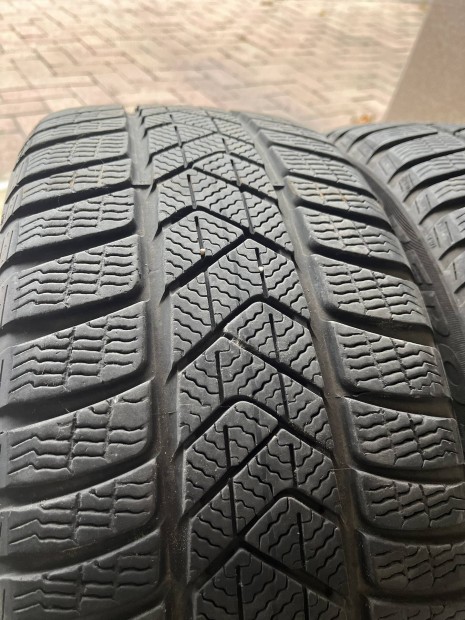 225/45 R17 Pirelli téli gumi eladó