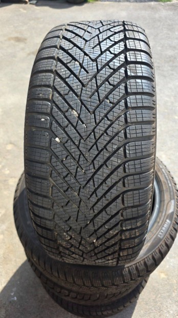 225/45 R17 Pirelli téligumi garnitúra