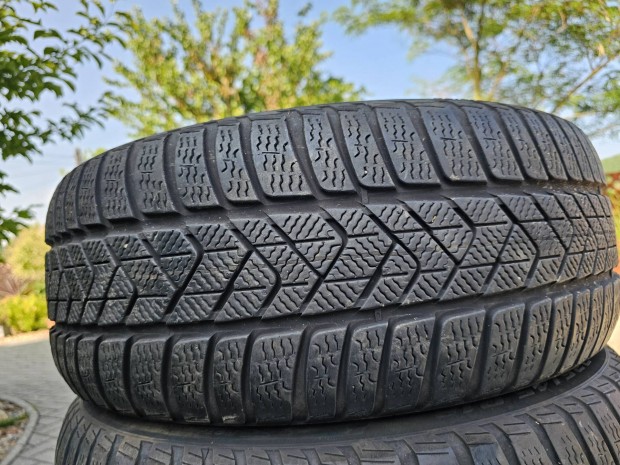 225/45 R18 Pirelli Téligumik Rsc