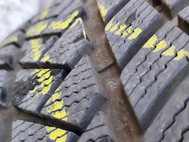 225/45 R18 tligumi szett