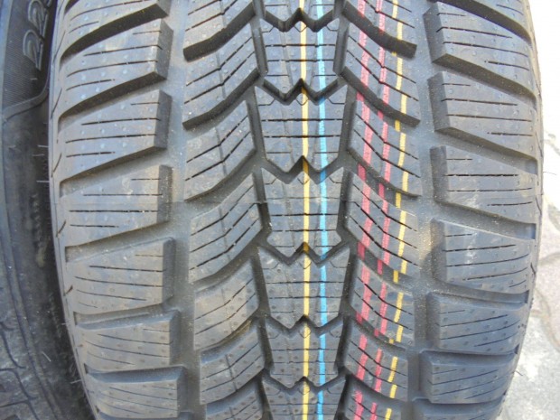 225/45 R 17-es j 2023-as teli gumi pr elad