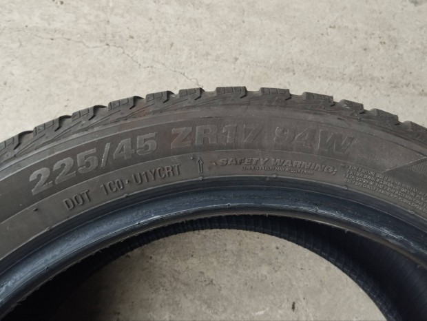 225/45 r17 Kumho négy évszakos gumi Németországból 5.5 mm-es .