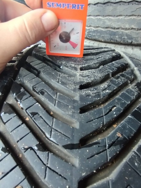 225/45 r17 Taurus Ngy vszakos gumi Nmetorszgbl 7 mm-es.