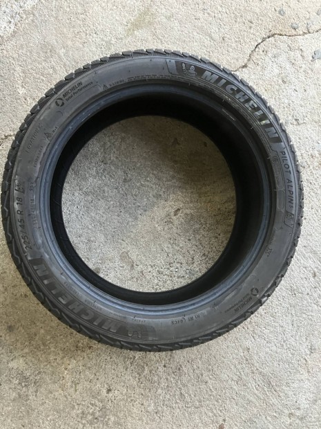 225/45 r18 Michelin pilot alpin5 