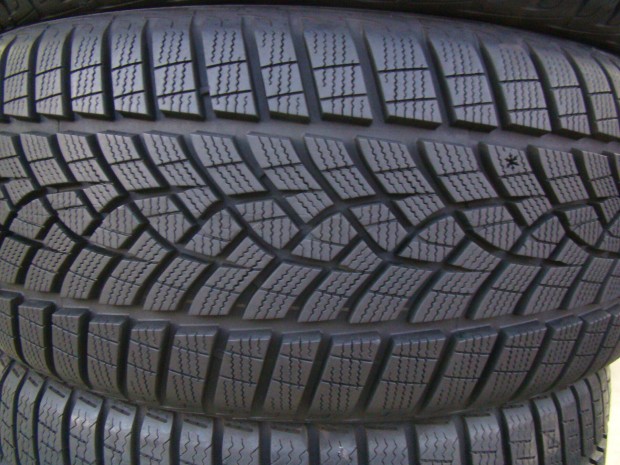 225/45 r19 Goodyear tli gumi 225/45r19