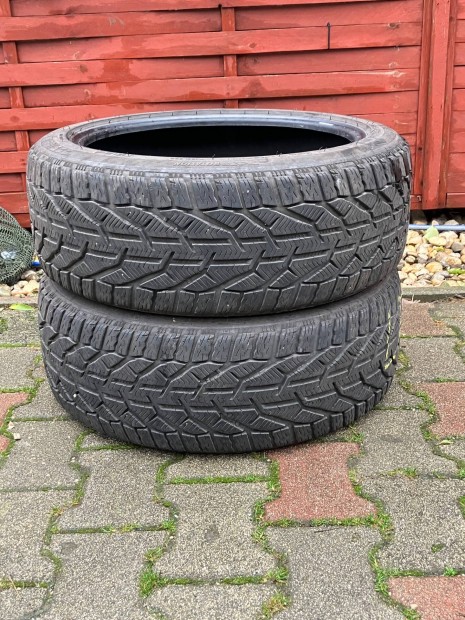 225/45r18 tli