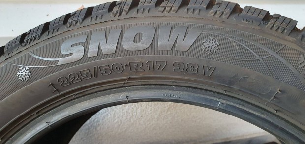 225/50R17 98V Snow tli gumi