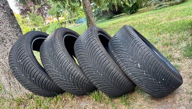 225/50 R17 2+2 gumi eladó