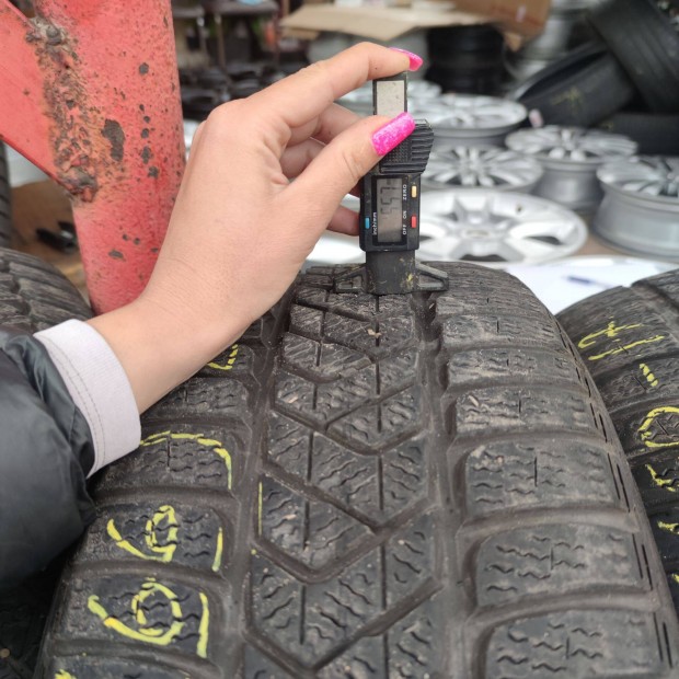 225/50 R17 Pirelli téli gumi 20000ft a 2db/66/