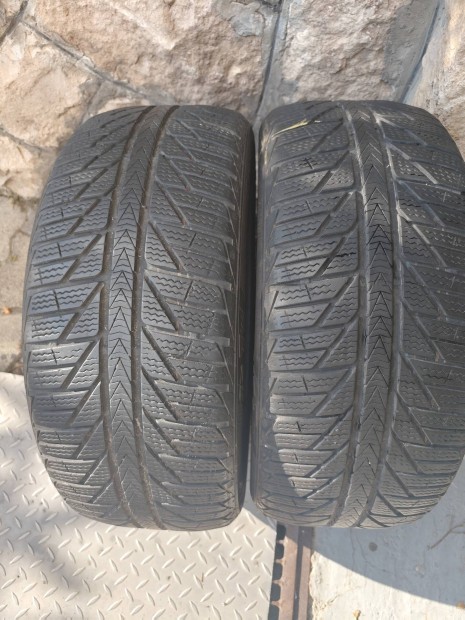 225/50 R17-es téli gumik.