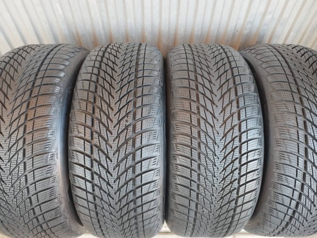 225 50 r17 Goodyear Ultragrip Performance 3 tligumi garnitra Dot 24 