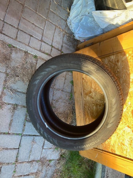 225/50 r17 tli gumi elad