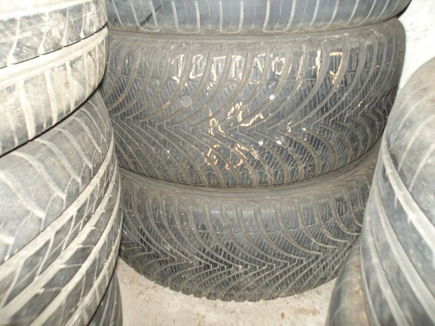 225/50r17 Kumho négyévszakos gumi ajándék szereléssel