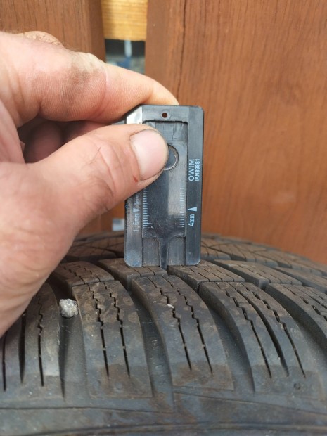 225/50r17 vredestein tligumi 