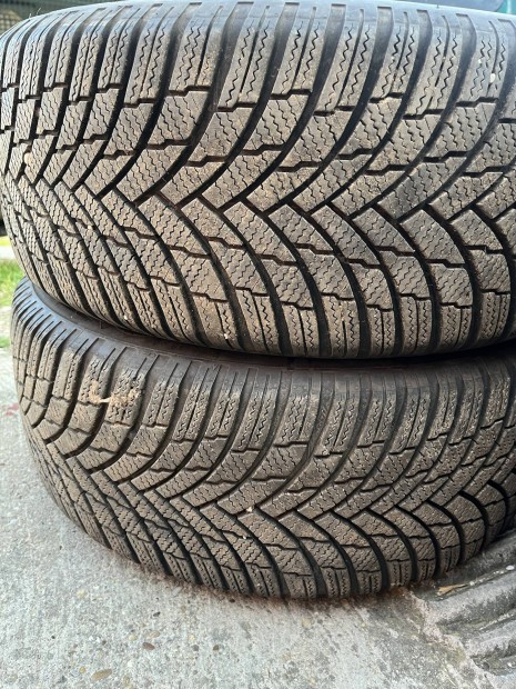 225/55R16 teligumi elado(2db)