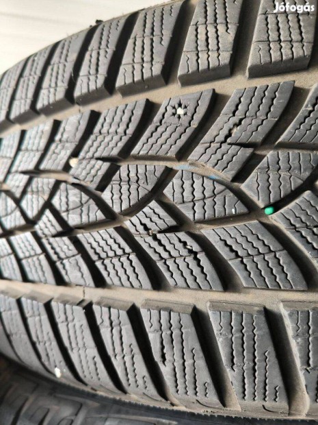 225/55R17 225/55 jszer tligumik Goodyear