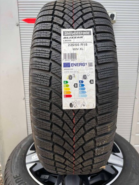 225/55R18 225/55 R18 j Bridgestone tli gumi R/db Dot4322