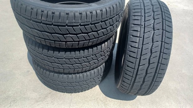 225/55/17C téligumi szett