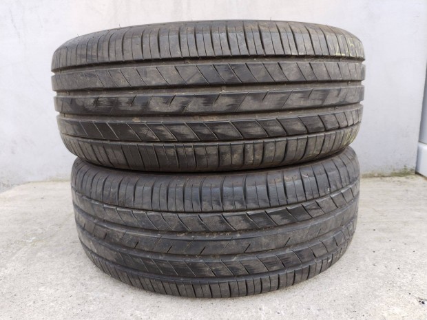 225 55 17 kumho 225/55 R 17 nyári gumi 2 db újszerű