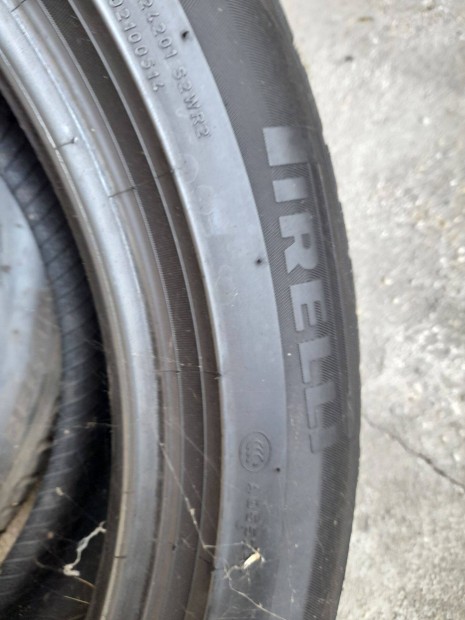 225/55/18 Pirelli prmium hasznlt gumiabroncsok tliek eladk. Ar: 35