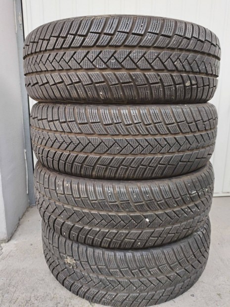225 55 18 vredestein gumi garnitura 2022.34.ht